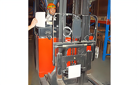 超高頻UHF智能叉車專用藍(lán)牙讀寫(xiě)器UR6259 超高頻UHF智能叉車專用藍(lán)牙讀寫(xiě)器UR6259