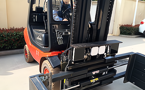 超高頻UHF智能叉車專用藍(lán)牙讀寫(xiě)器UR6259 超高頻UHF智能叉車專用藍(lán)牙讀寫(xiě)器UR6259